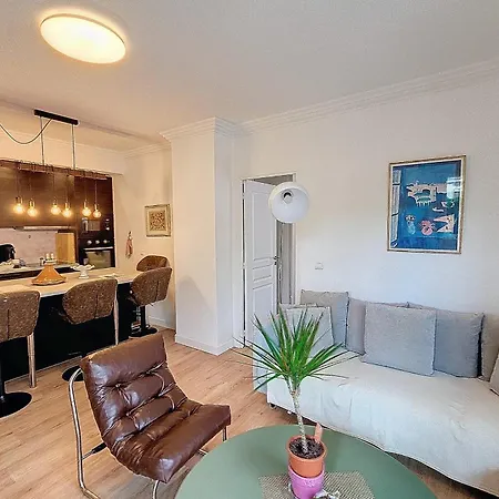 Henri Camille Real Estate- Santiago - 2 Bedrooms Close Croisette 펜션 *