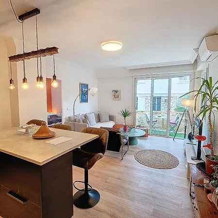 Henri Camille Real Estate- Santiago - 2 Bedrooms Close Croisette * Cannes